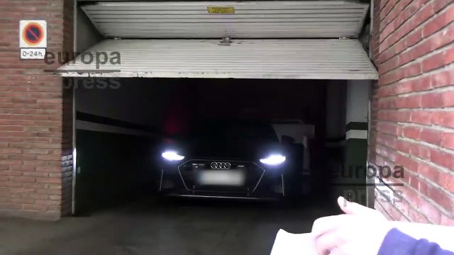 Gerard Piqué sale de su casa