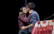 Irene Montero y Pablo Iglesias acaban con un tórrido beso un acto de Podemos