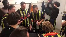 Scènes de joie dans le vestiaire des séniors 1 après la victoire à Jonzac !!