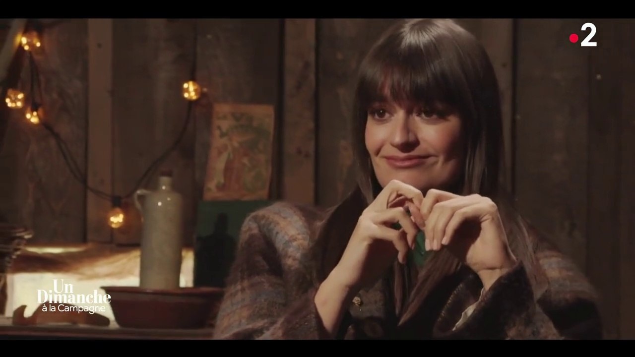 Clara Luciani en larmes : ce cadeau de Frédéric Lopez qui lui évoque son grand-père