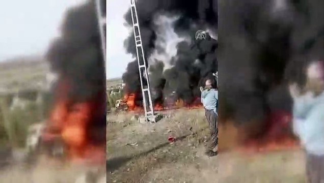 Tanker ile çarpışan yolcu otobüsü alev aldı!