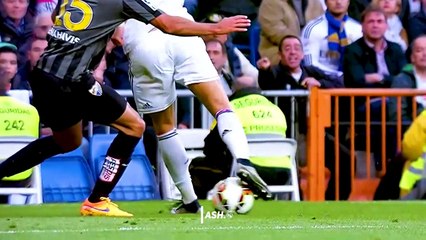 Cristiano Ronaldo Toying With Defenders_3