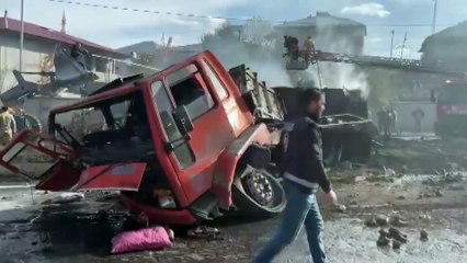 Feci kaza! Van otobüsü tankerle çarpıştı: Çok sayıda yaralı var