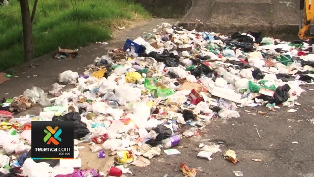 tn7-basurero-a-cielo-abierto-mantiene-molestos-a-vecinos-de-paso-ancho-071122