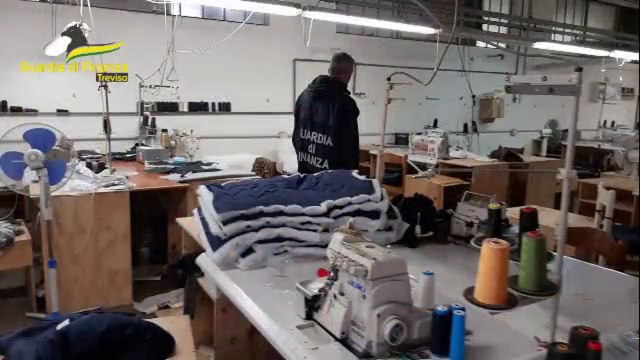 Sequestrato laboratorio tessile nel trevigiano, 2,6 mln di tasse evase