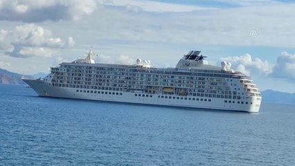 Yolcu gemisi "The World" Datça açıklarına demirledi