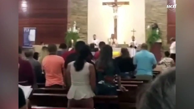 Padre foje da missa após pedir para 'lulistas' deixarem a missa em Goiás