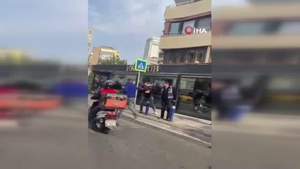 İzmir'de yol verme kavgası: 1 yaralı