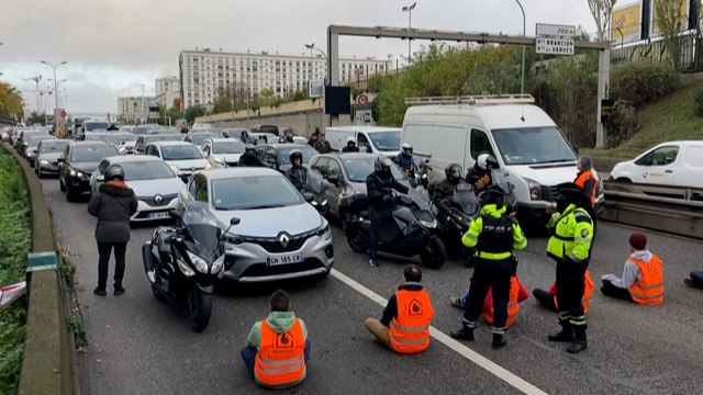 COP 27 : des militants de Dernière Rénovation bloquent brièvement le périphérique parisien