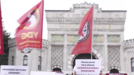 İstanbul Üniversitesi Önünde "Yök" Protestosu: "Yetkiler Tek Elde Toplanarak Üniversitelerin Özerkliği Yok Edildi"