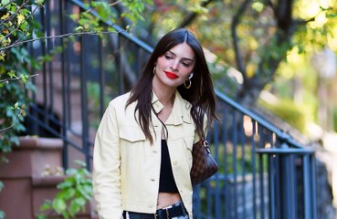 Emily Ratajkowski is ‘happy girl’ as she’s not skipping meals!