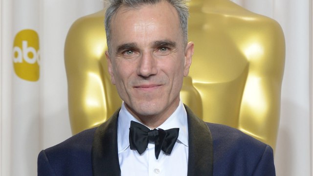 VOICI - Isabelle Adjani : qui sont les hommes de sa vie ?