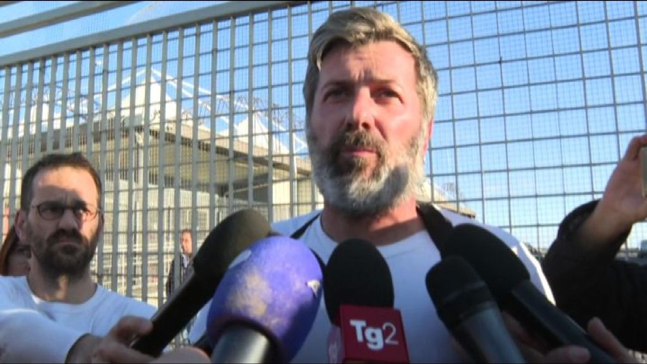Msf: tre migranti si sono buttati in mare, situ...