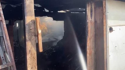 Tek katlı ev ve samanlık yandı