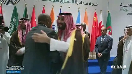 استقبال حافل لولي العهد لحظة وصوله مقر قمة المناخ بشرم الشيخ