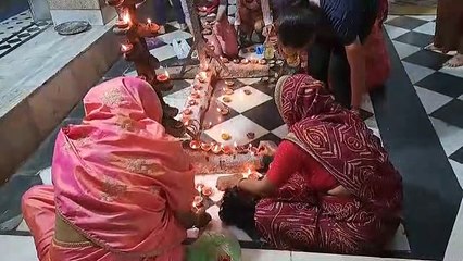 हजारों दीयों की रोशनी में रोशन हुआ शहर