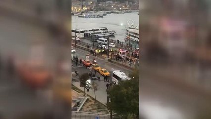 İstanbul'da tramvay yoluna giren araç, seferlerin aksamasına neden oldu