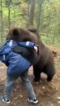 Quand tu joues avec ton gros ours... extrême