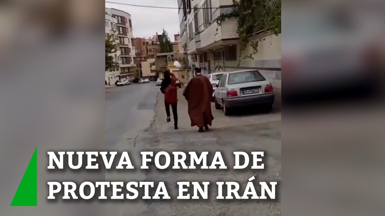 Quitarle el turbante a los clérigos: la última forma de protesta contra la obligatoriedad del hiyab en Irán