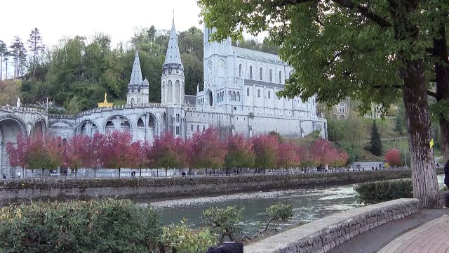 Bispos e ex-bispos franceses são investigados por agressão sexual