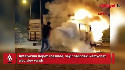 Seyir halindeki kamyonetin alev topuna döndüğü anlar kamerada
