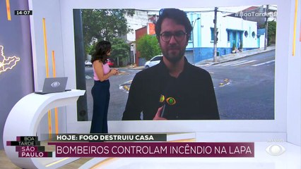 Bombeiros controlam incêndio em casa na Lapa 07/11/2022 16:49:34