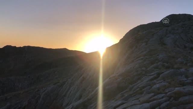 Üç dağcı şehit ve gaziler için Dedegöl Dağı'na tırmandı