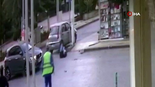 Manisa'da Otomobil ile Motosiklet Çarpıştığı Anlar Güvenlik Kamerasına Yansıdı!