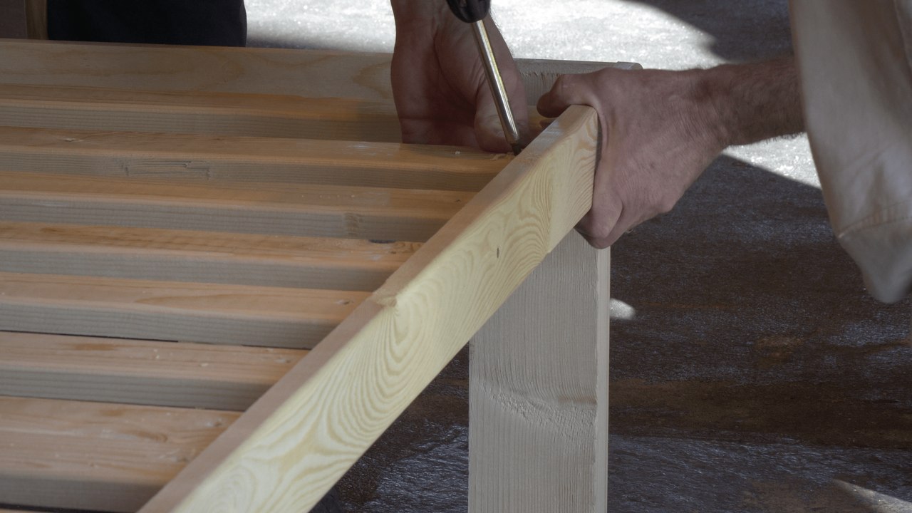 Volunteers build beds for the 300 Thanet children sleeping without one