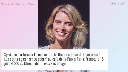 Sylvie Tellier la mine fatiguée et "le moral dans les chaussettes" : photo 100% naturelle pour confier sa petite déprime