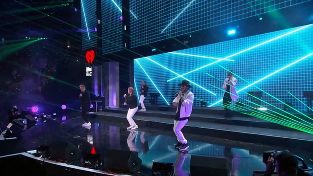 Backstreet Boys Comfort Teary Nick Carter During Emotional Tribute To His Brother Aaron