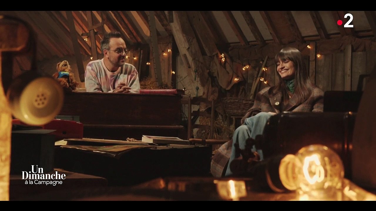 Clara Luciani, en larmes, revient sur le harcèlement scolaire qu'elle a connu dans l'émission « Un dimanche à la campagne  »