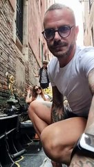 La foule applaudit pour un couple fiancé sur un bateau à Venise - Buzz Buddy