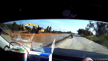 Un camion roule dans la boisson - Buzz Buddy