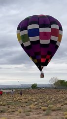 Une montgolfière frappe un poteau provoquant temporairement un incendie - Buzz Buddy