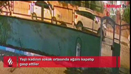 Yaşlı kadının sokak ortasında ağzını kapatıp gasp ettiler!