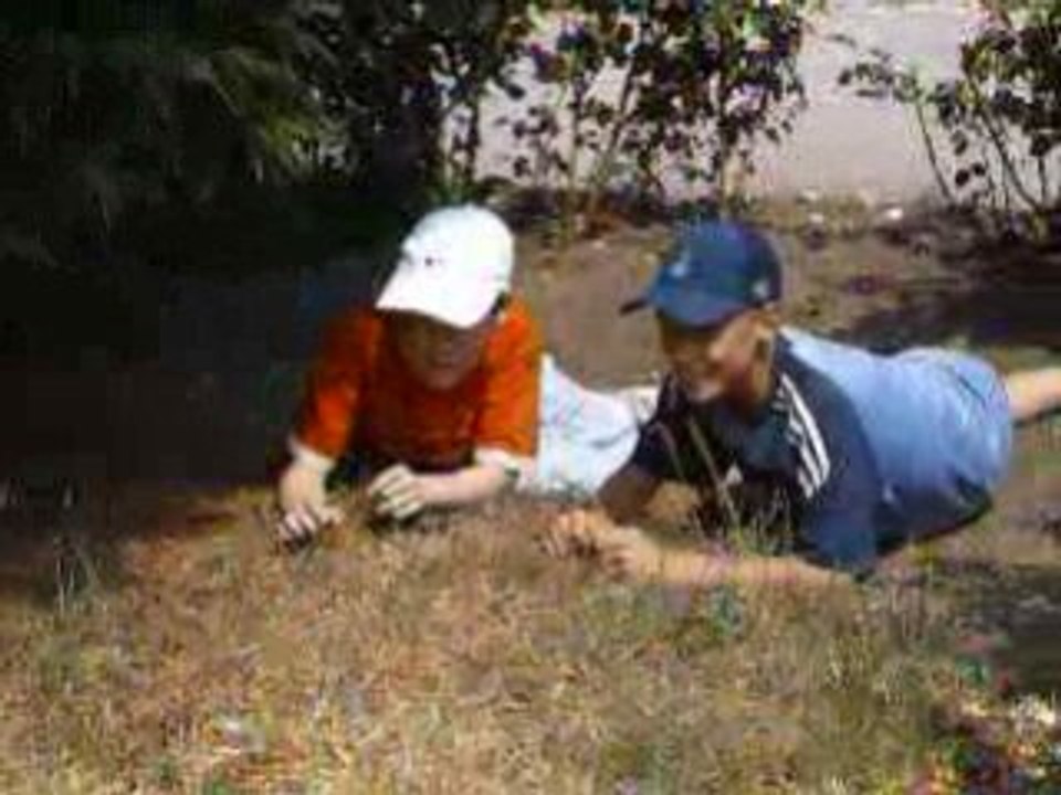 Délire entre pote sur un térrain de foot n°2