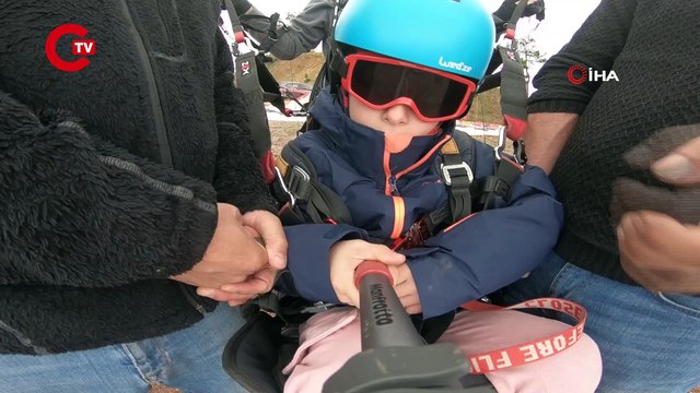 7 yaşında yamaç paraşütü ile uçuş heyecanı yaşadı