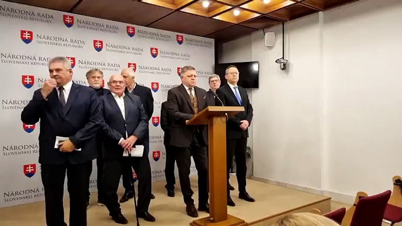 ZÁZNAM: Smer iniciuje mimoriadnu schôdzu k zdravotníctvu, odvolávať chce i Mikulca