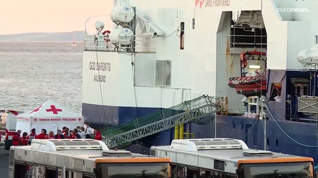 Италия: бунт мигрантов у берегов Сицилии