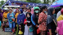 Desak-desakan Pasar Akibatkan Warga Pingsan di Halaman Kantor Walikota Sorong