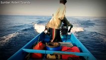 AMAZING TECHNIQUE FISHING YELLOW FIN TUNA  BEST ASIAN FISHING VIDEOS  TUNA FISHERMAN  HANDLINE FISHING #FISHINGTECHNIQUEYELLOWFINTUNA