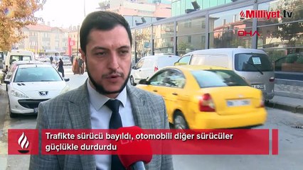 Trafikte sürücü bayıldı, otomobili diğer sürücüler güçlükle durdurdu