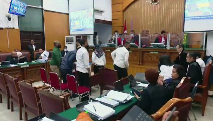 Momen ART Susi Peluk Ferdy Sambo Sambil Menangis