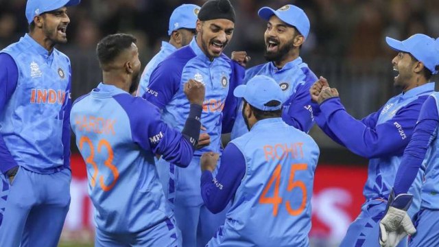 టీ20 వరల్డ్ కప్ 2022 సెమీ ఫైనల్ లో ఇంగ్లాండ్ తో తలపడే భారత జట్టు ఇదే.. *Cricket | Telugu OneIndia