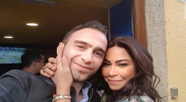 شيرين عبد الوهاب تنفي صحة الصورة المتداولة لها مع حسام حبيب في السيارة بعد مغادرة المستشفى