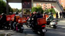 Küçükçekmece’de bir siteye motorla alınmayan motokuryeler, protesto eylemi yaptı