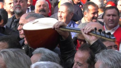 Alevi Yurttaşlar, Polis Müdahalesine Tepki Gösterdi: "Siz Polissiniz, Elinizde Silahlarınız Var, Bizim Neyimiz Var? Sadece Biz İnancımız İçin Bu Yola...