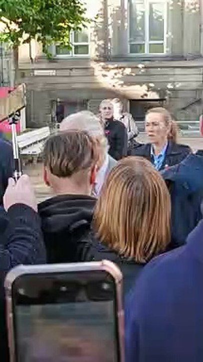 Watch as King Charles greets crowds and stops for pictures outside Leeds Central Library (Video: Saloni Mathur)