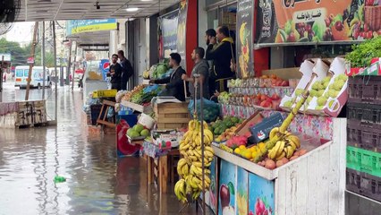 شوارع غزة تفيض بالمياه إثر أمطار غزيرة